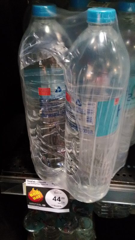 スーパーマーケットで売っている安い水