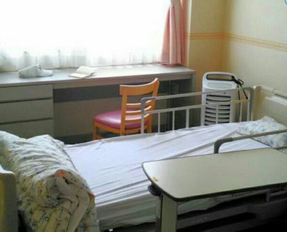 病院のベッド大
